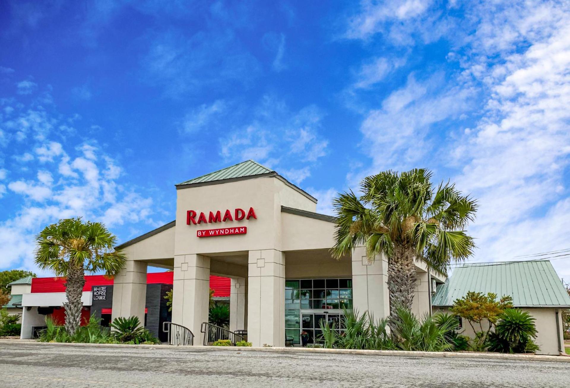 Ramada by Wyndham Del Rio Exterior foto